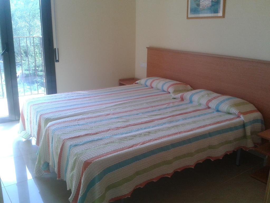 Apartamentos Fonda Finet Sant Feliu de Pallerols Habitación foto